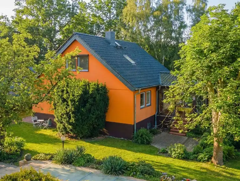 Einfamilienhaus mit Garten im Sommer in Beeskow