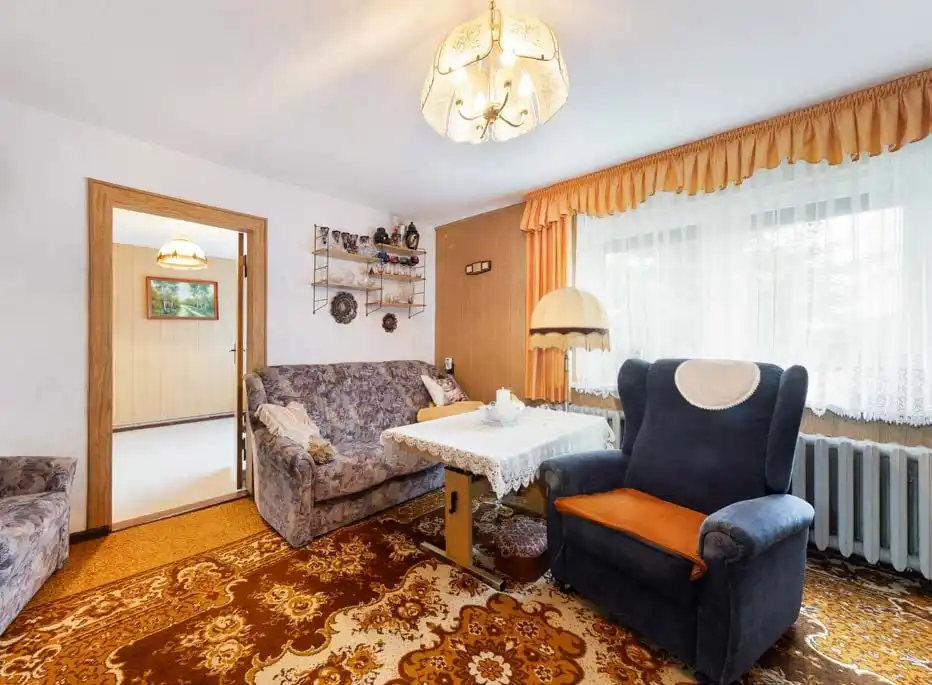 Wohnzimmer mit Sesseln und Gardinen im Einfamilienhaus in Neuhof bei Angermünde