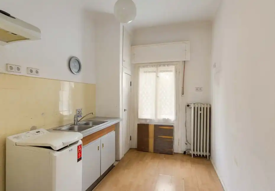 Küche mit Fenster im Wohnhaus in Berlin-Köpenick