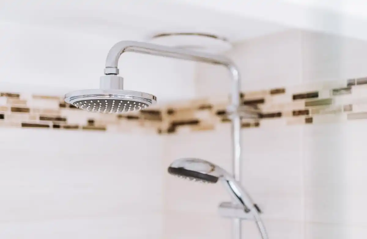 Regendusche im Badezimmer des Einfamilienhauses in Brieselang